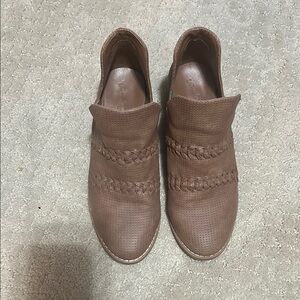 Universal Thread Brown Ankle Booties